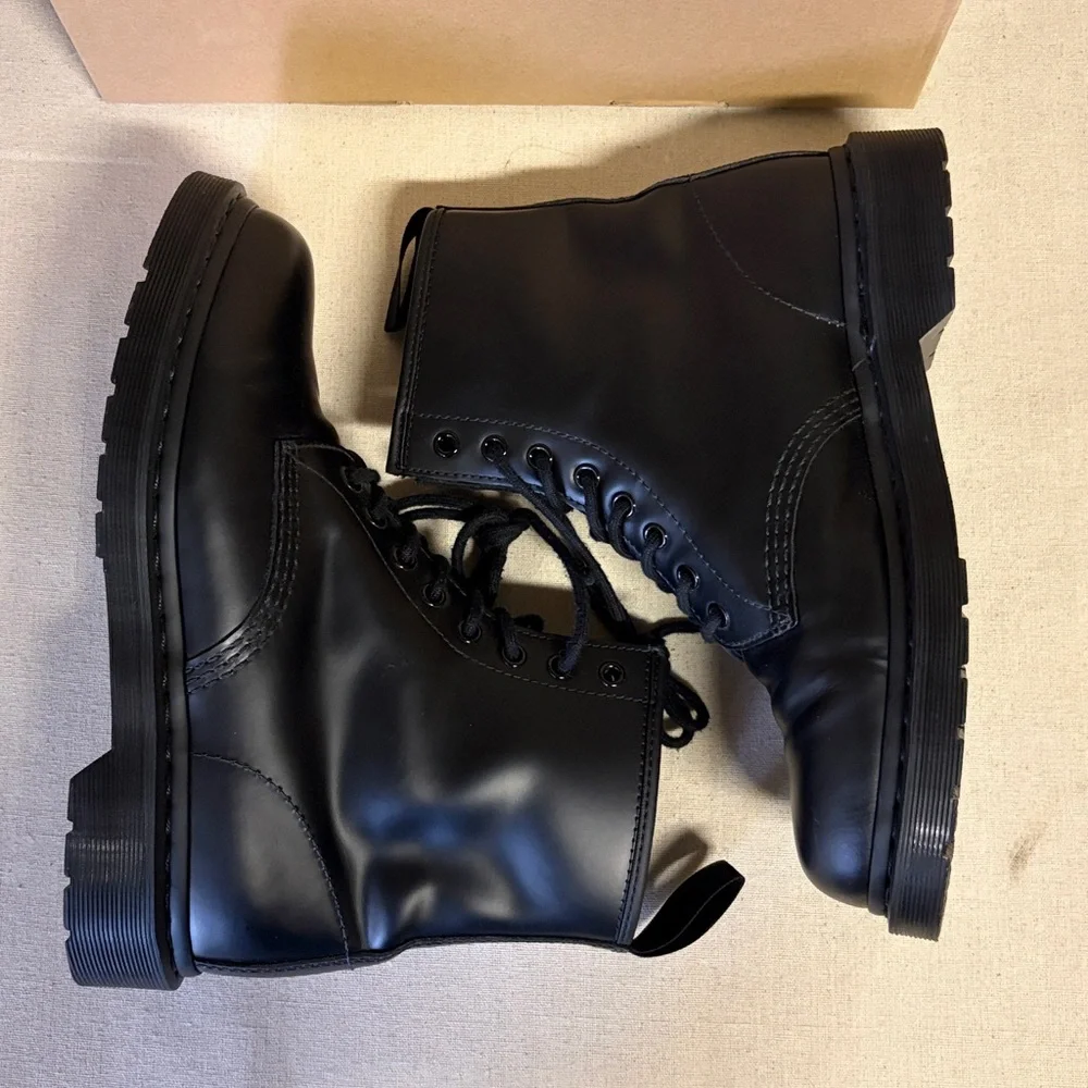 Dr. Martens 1460 Mono Black Leather Lace-Up Combat Boots US Men’s 9 Women’s 10